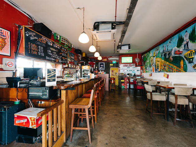 Top 3 Best Nightlife Destinations In Little India Singapore - The Prince of Wales Backpacker Pub