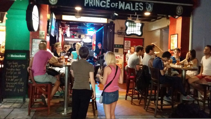 One of the famous nightlife in Little India is going to the stalls near the Tan Teng Niah house to enjoy the famous Indian curry and beer.