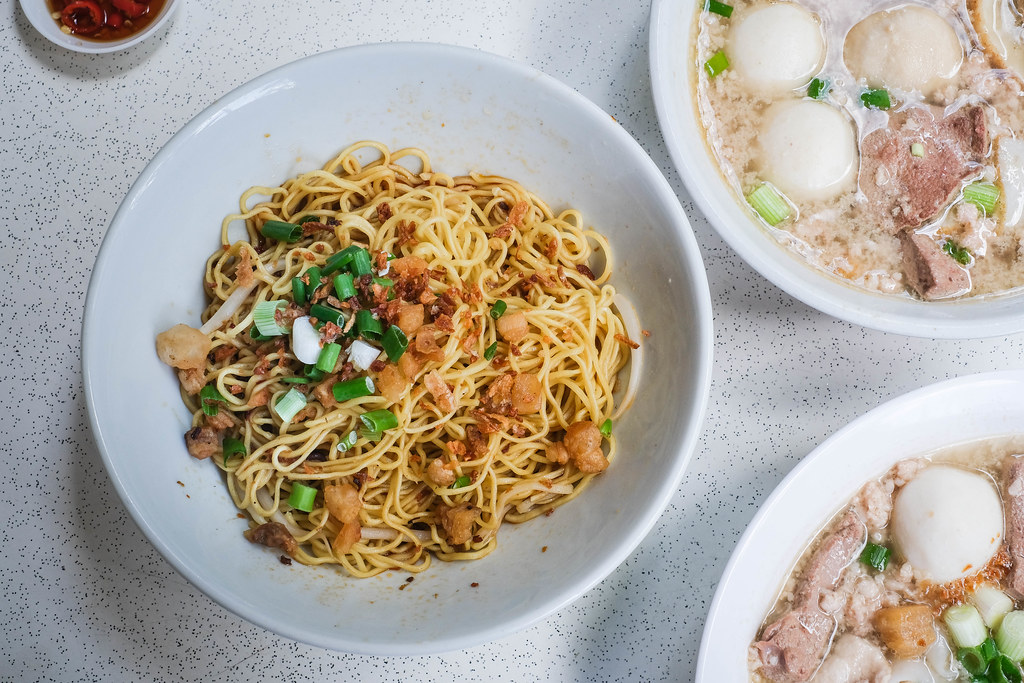 Noodles in a cafe on Veerasamy Road is the Mui Siong minced meat noodles, which prepare bowl after bowl of awesome Bak Chor Mee! Little India Singapore