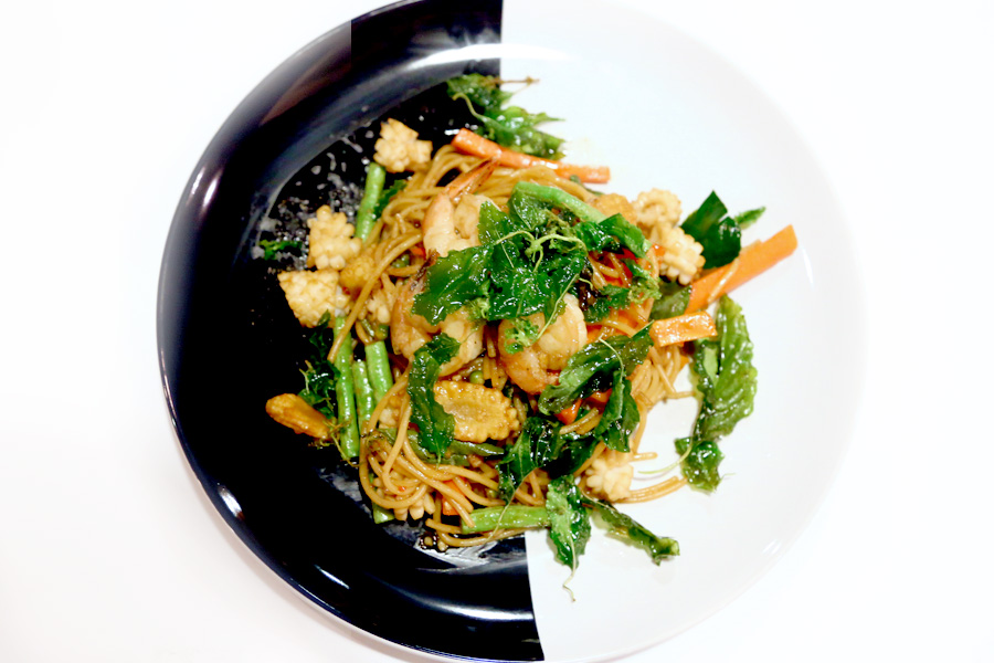 The table next to us was a group of Singaporean and Thai friends chatting while drinking Singha beer. little india singapore