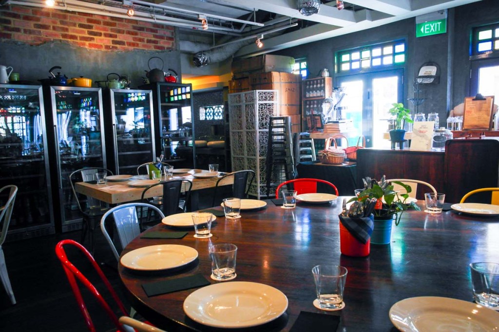 As part of the Wanderlust Hotel, you can also enjoy a rustic meal shared at Le Cocotte within the hotel, Little India Singapore